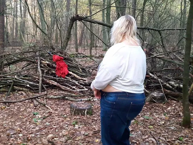 gepisst im Wald